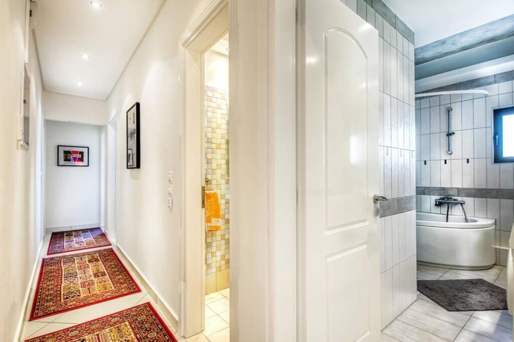 Spacious Apartment In Glyfada Close To The Sea Atene Esterno foto